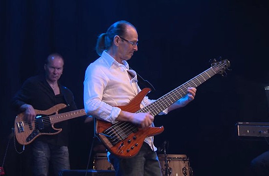 Barcelona by Wayne Jones from smooth jazz EP Closed For The Holidays. Published on 25 Jun 2014 Filmed at The Trak Melbourne